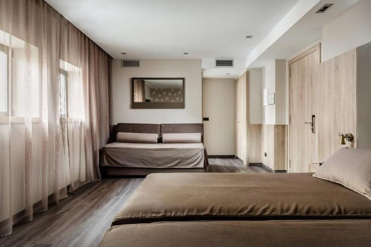 TRIPLE STANDARD Room