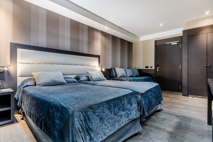 TRIPLE STANDARD Room