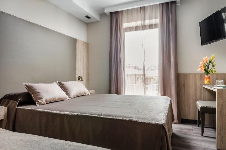 TRIPLE STANDARD Room