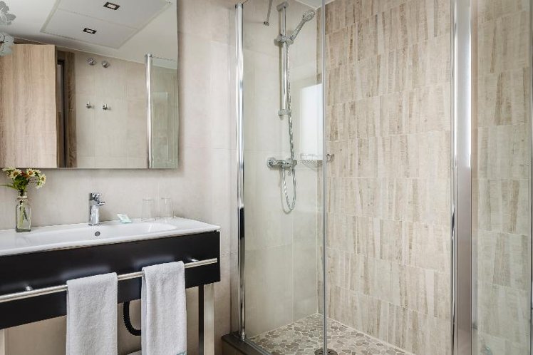 DOUBLE STANDARD Room