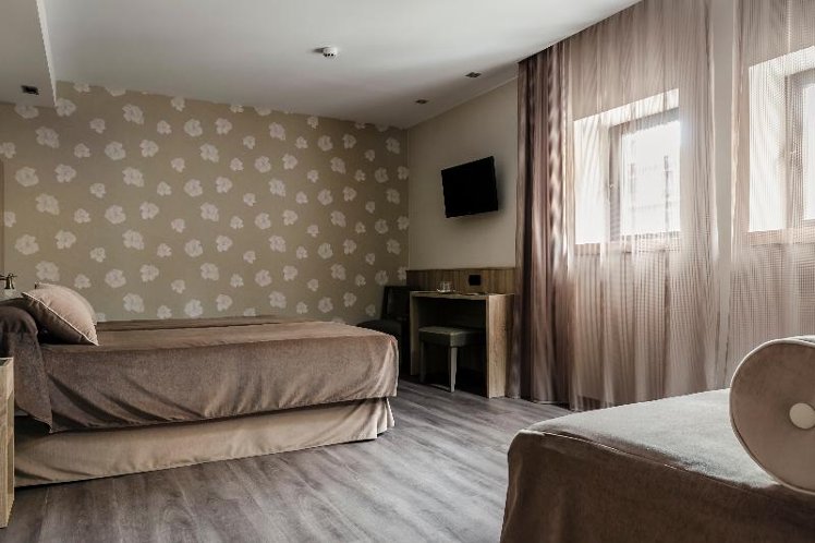 TRIPLE STANDARD Room