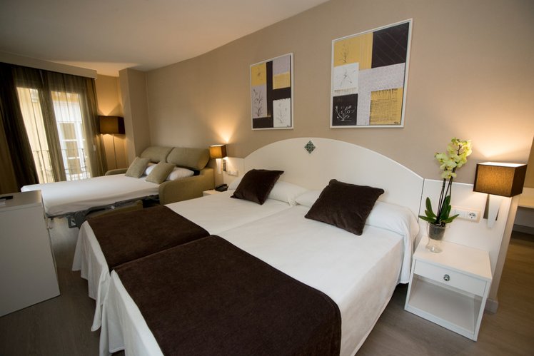 QUADRUPLE STANDARD Room