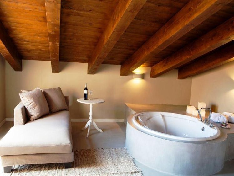 JUNIOR SUITE STANDARD Room