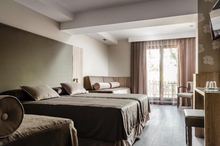 QUADRUPLE STANDARD Room