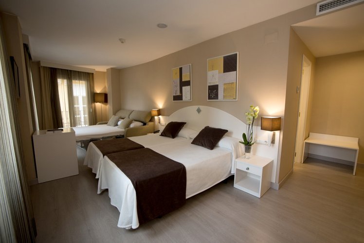 QUADRUPLE STANDARD Room